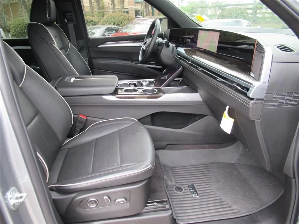 Used 2025 Silver Cadillac Premium Luxury image 10