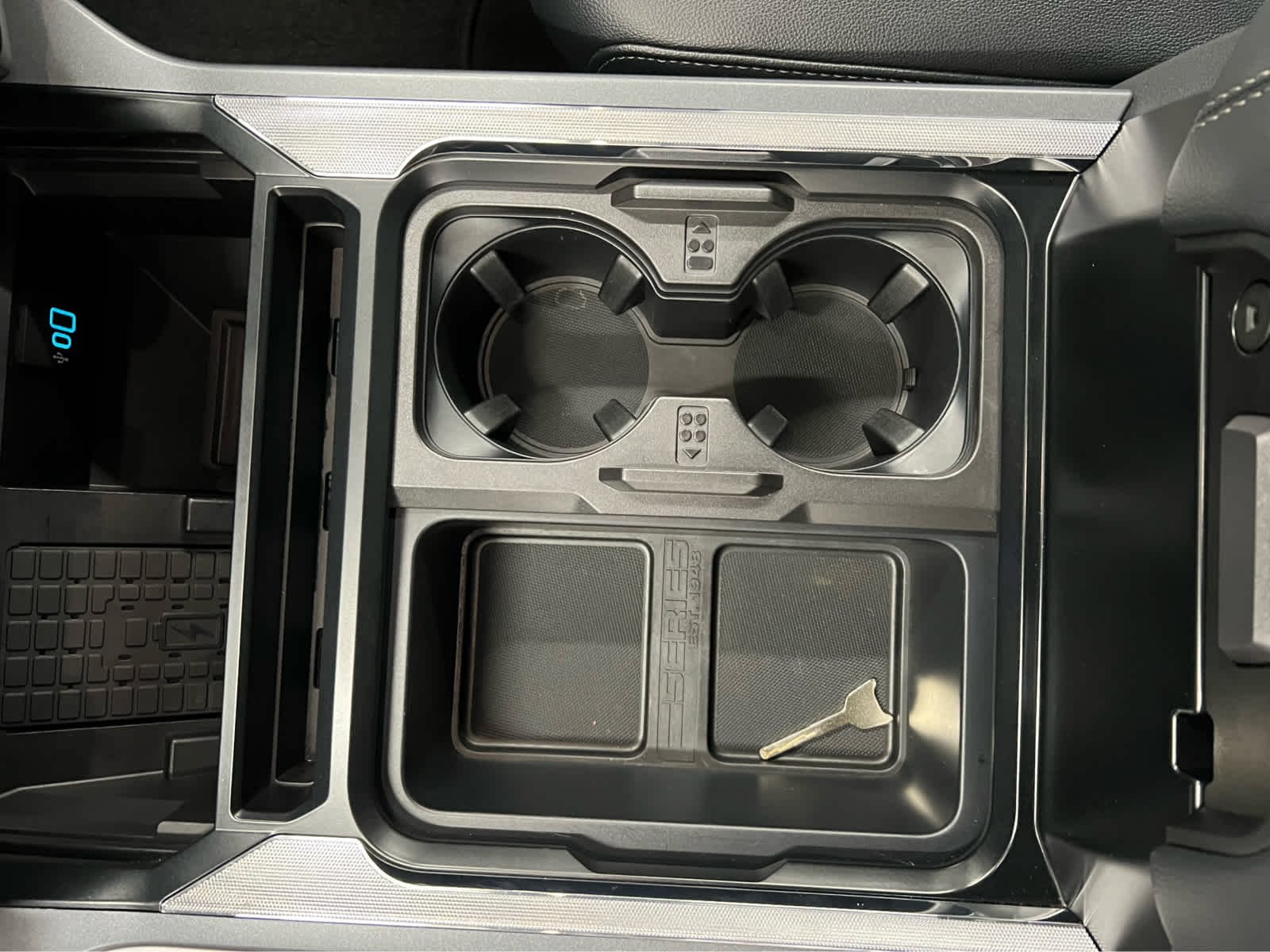 Used 2024 Carbonized Gray Metallic Ford LARIAT image 31