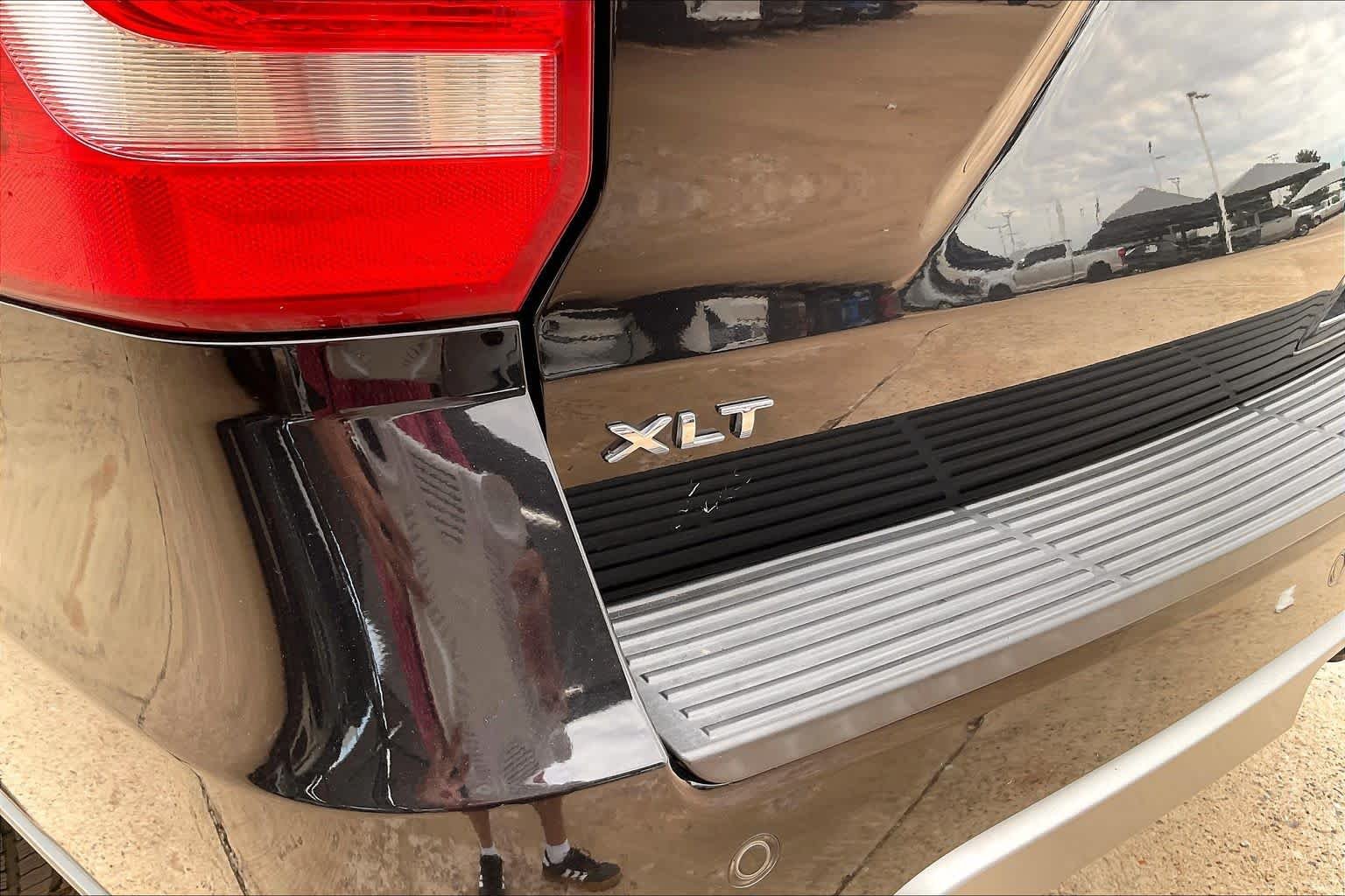 Used 2019 Agate Black Metallic Ford XLT image 8