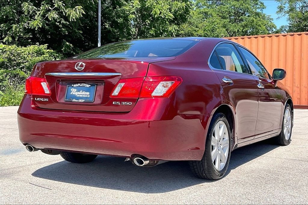 Used 2007 Red Lexus 350 image 13