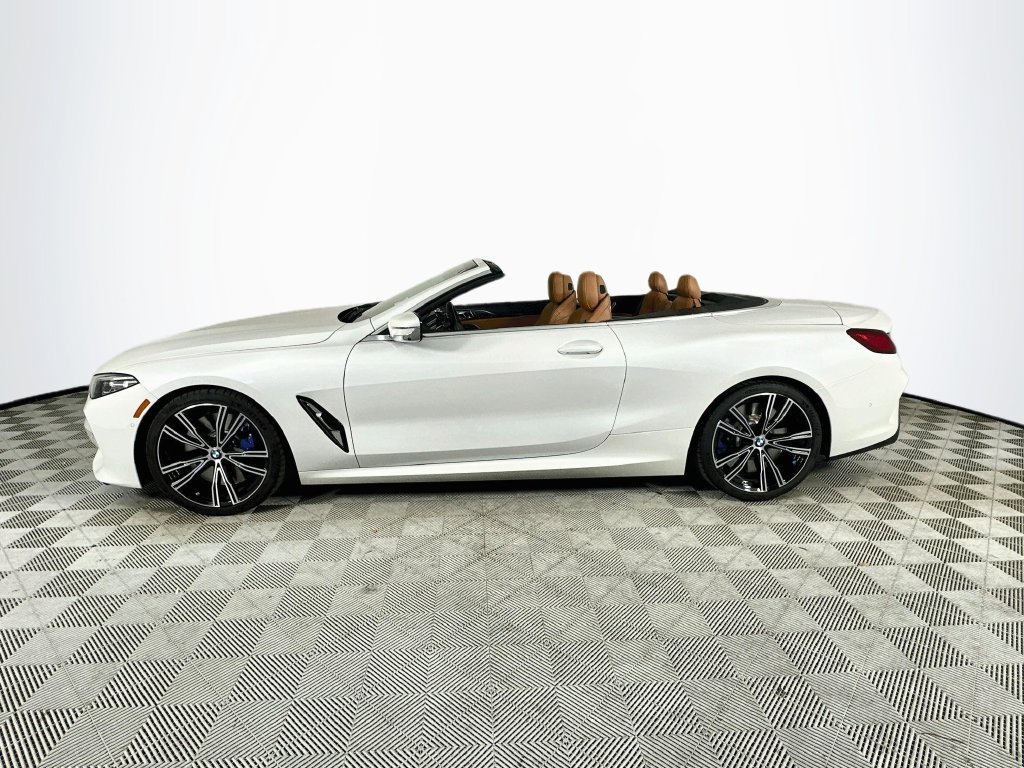 Used 2022 White BMW M850i xDrive image 4