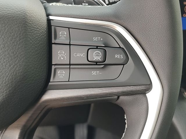 New 2026 Silver Zynith Exterior Paint Jeep Altitude image 18