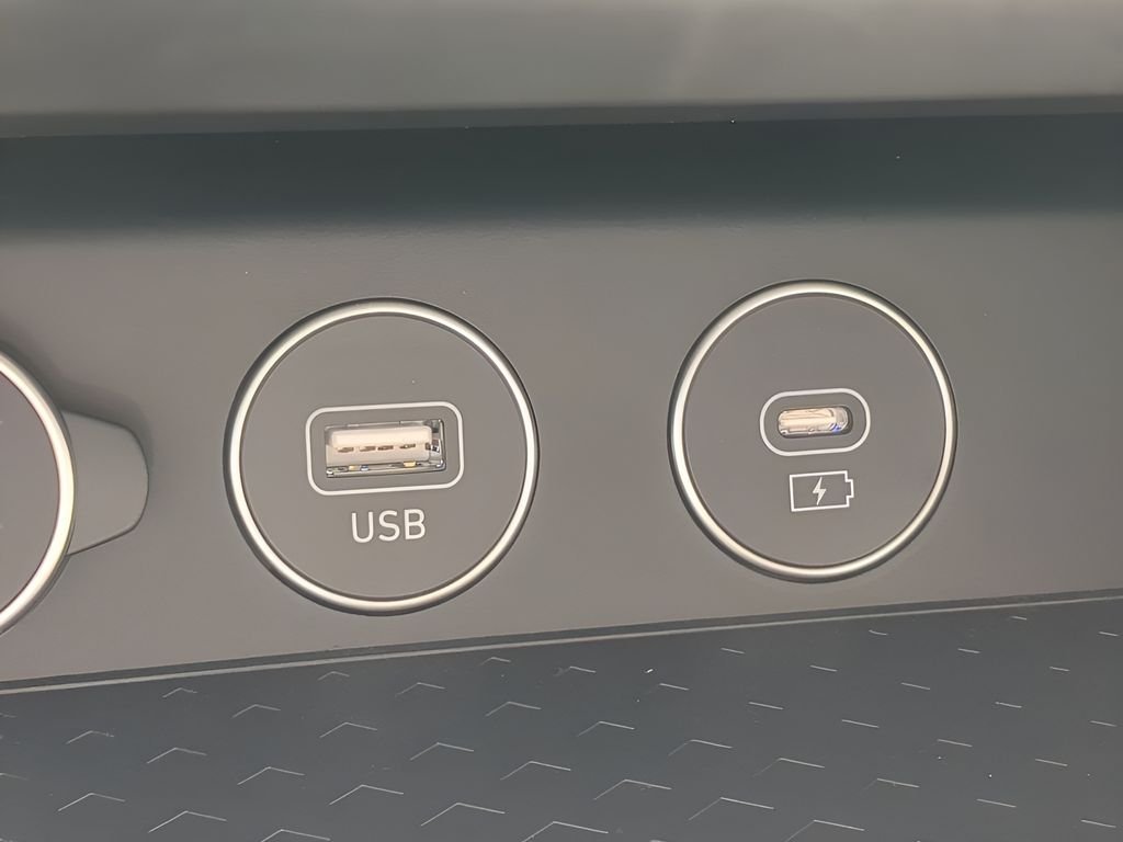 2026 GENESIS G70 Standard - Photo 19