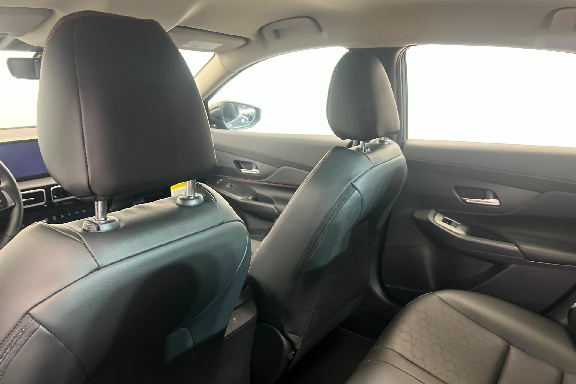 New 2026 Atlantic Gray Metallic / Super Black Two-tone Nissan SR image 20