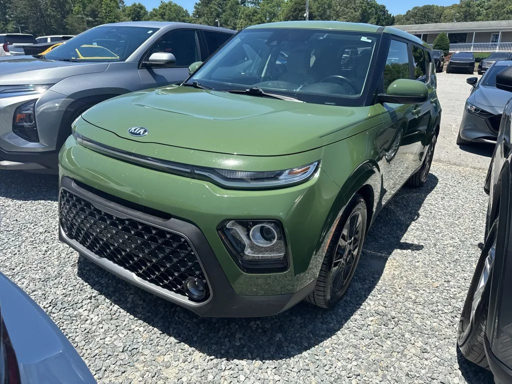 Used 2020 Green Kia EX image 1