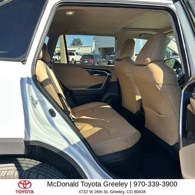 2023 Toyota RAV4 Hybrid LIMITED SUV Slide 17