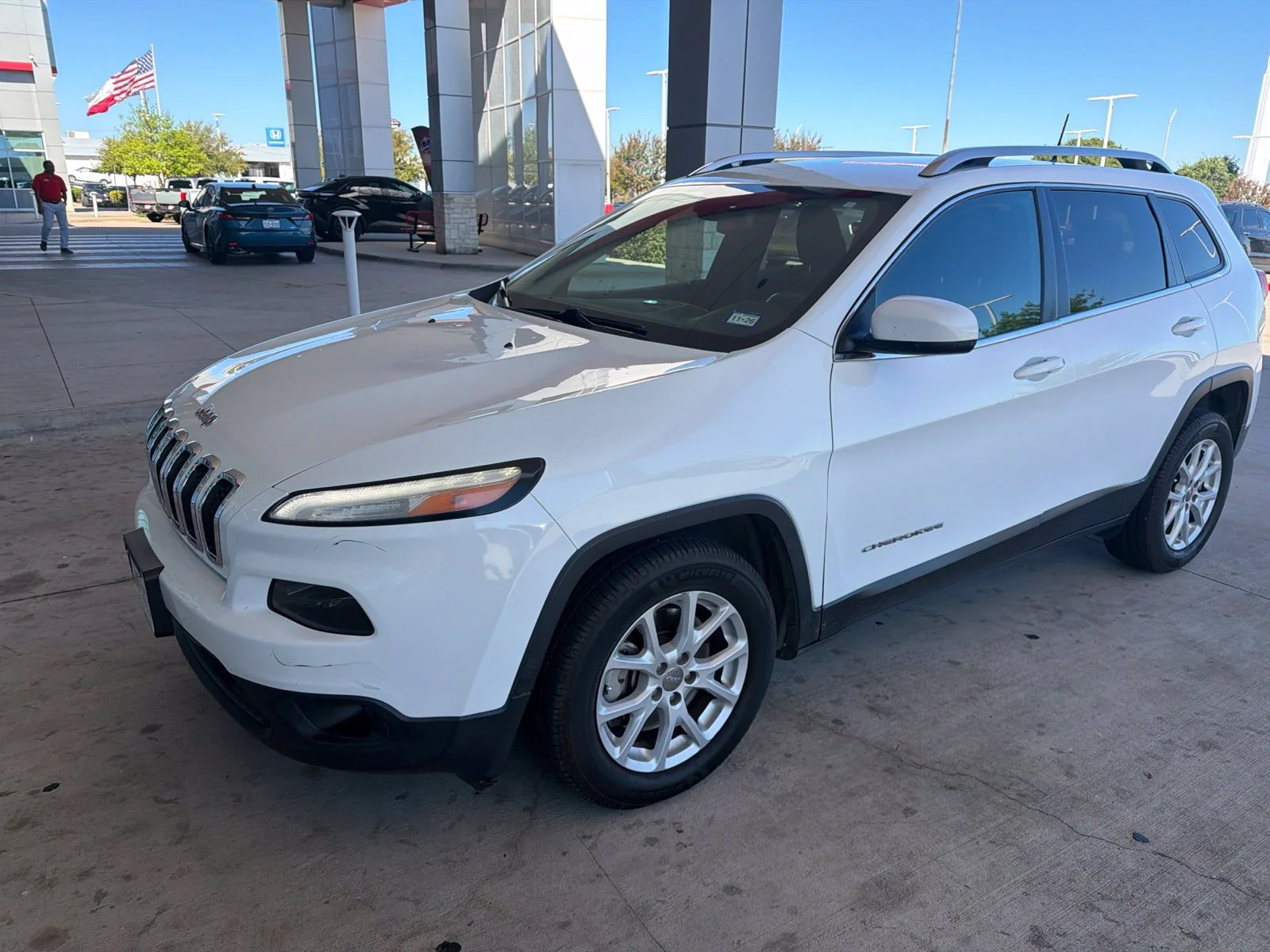 Used 2016 White Jeep Latitude image 1
