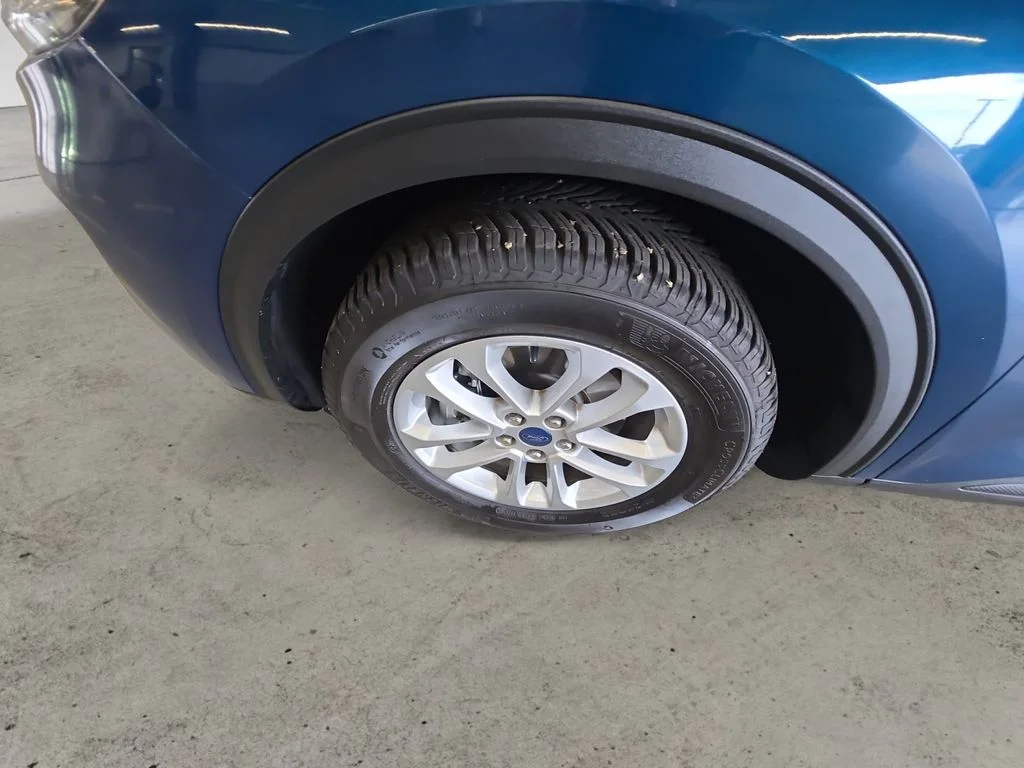 Used 2020 Green Ford SE image 9