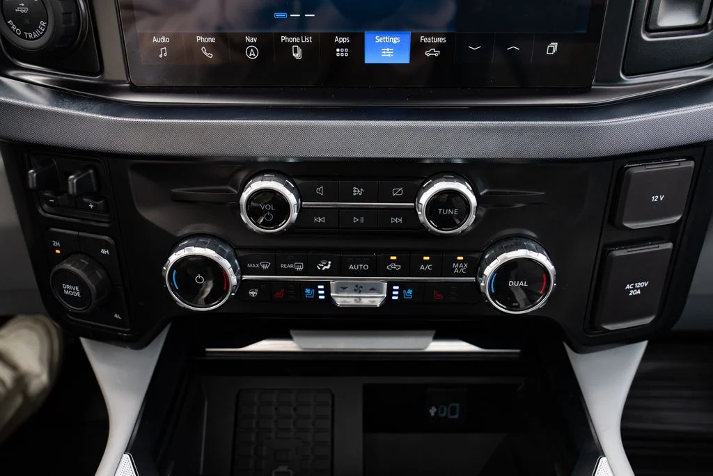 Used 2023  Ford Limited image 17