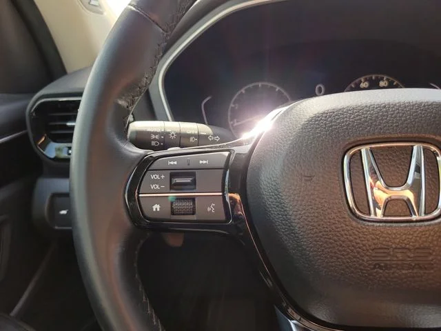 Used 2025 White Honda Touring image 23