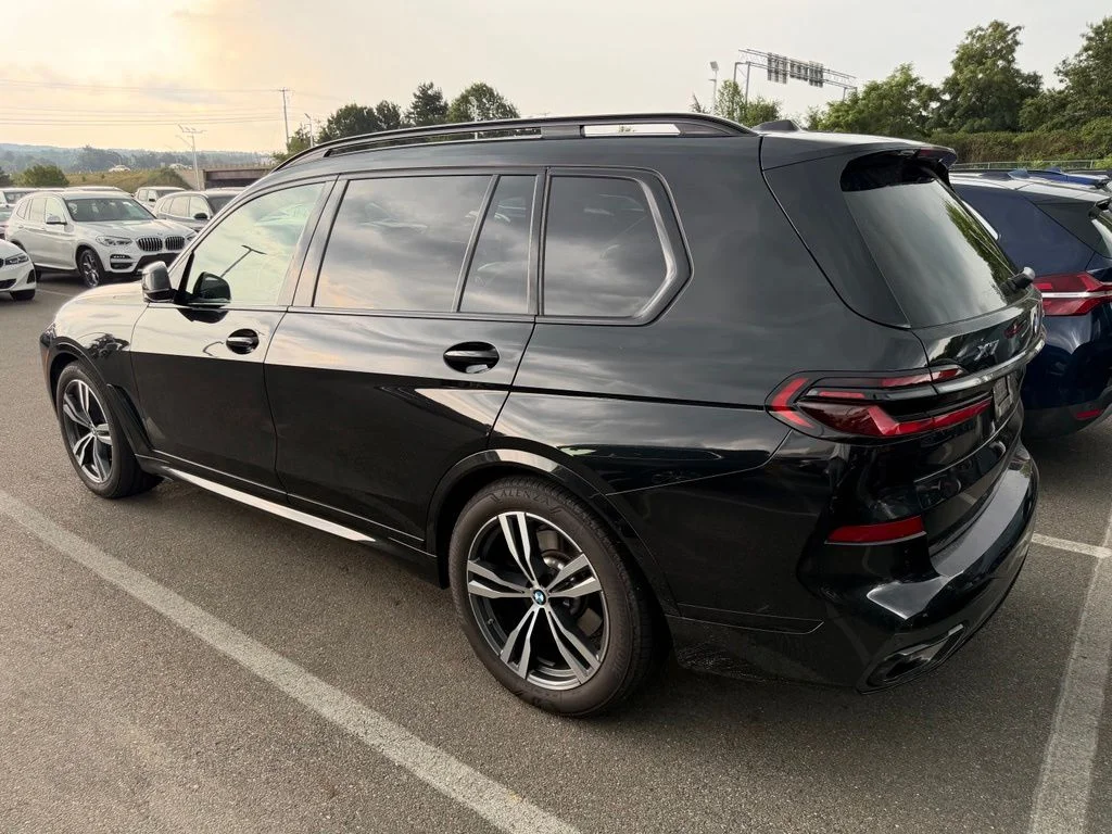 Used 2026 Black Sapphire Metallic BMW xDrive40i image 3