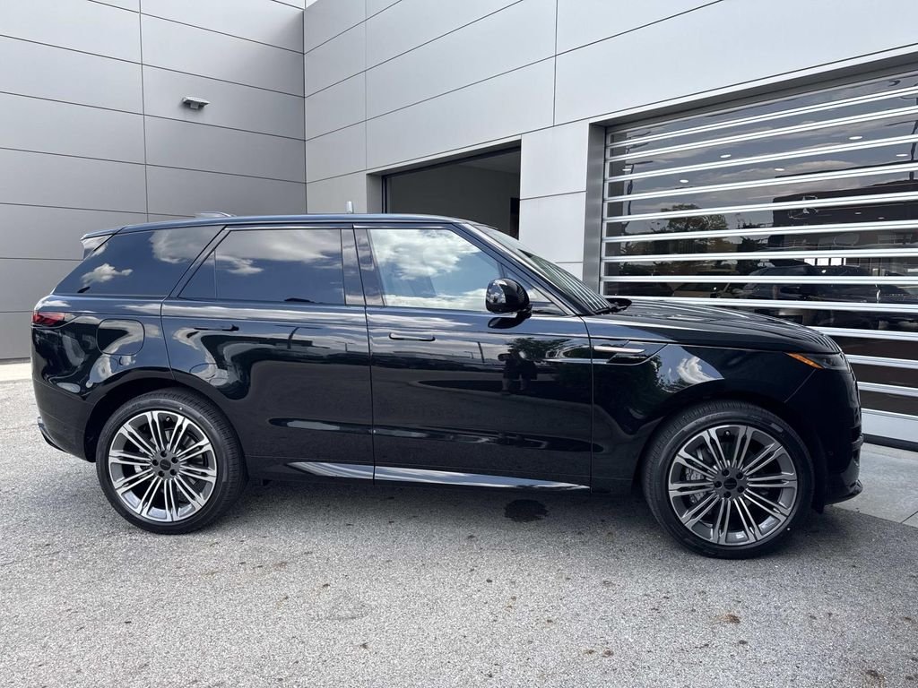New 2026 Santorini Black Land Rover Dynamic SE image 8