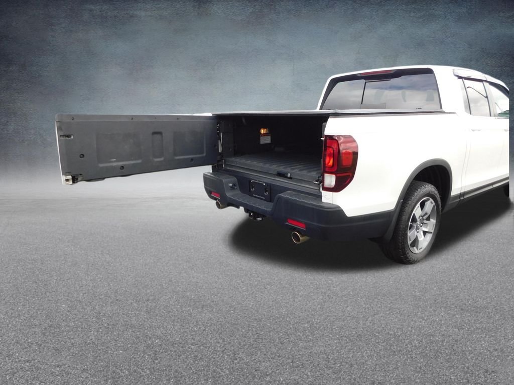 Used 2025 White Honda RTL image 9