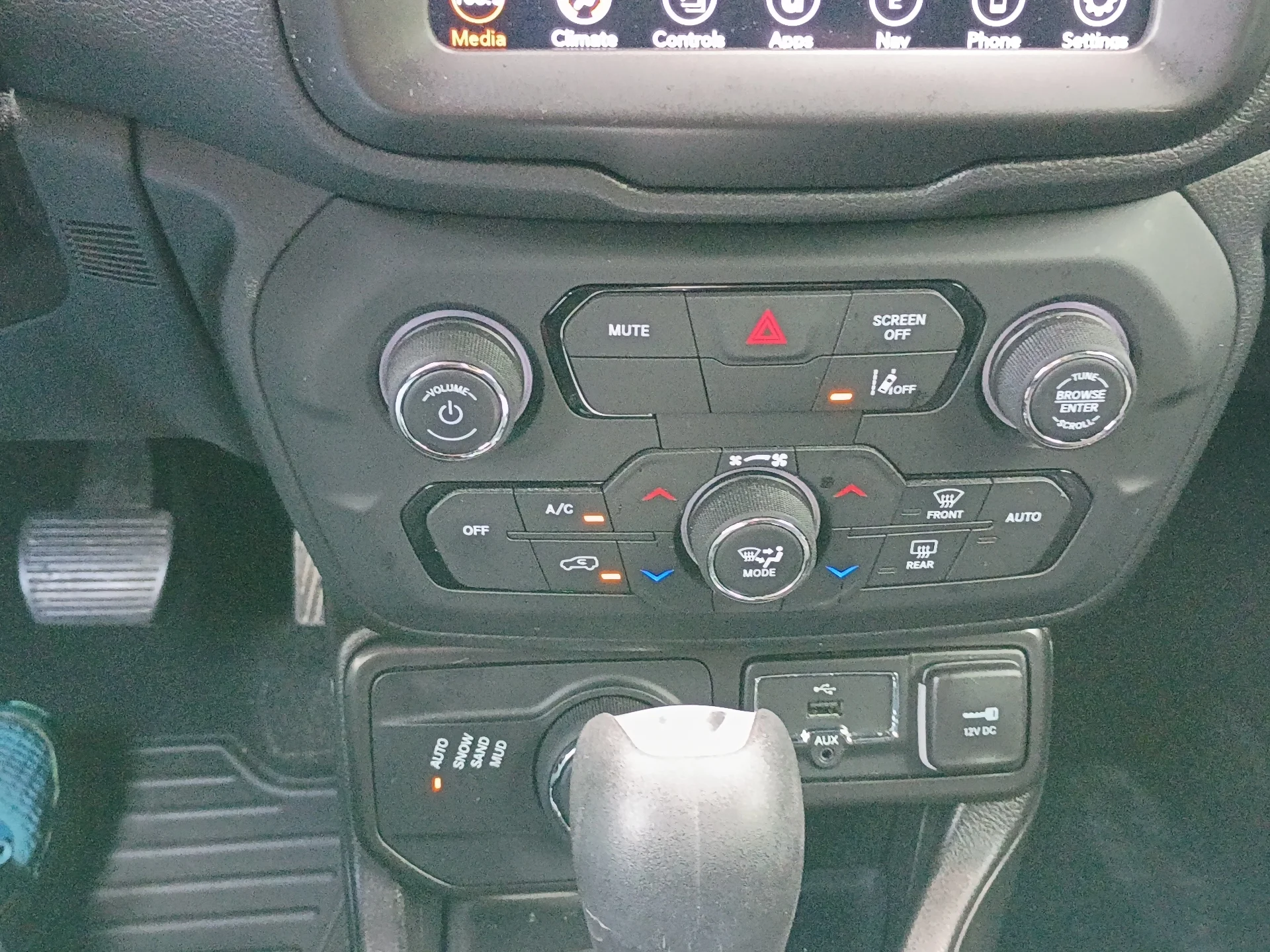 Used 2022 Black Clear Coat Jeep Altitude image 21