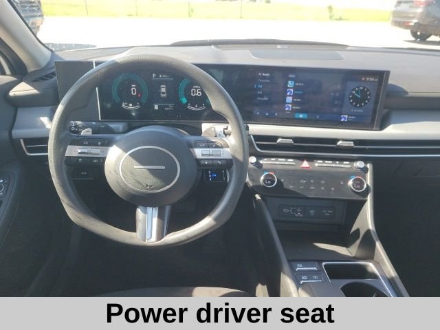 Used 2025 White Hyundai SEL image 4