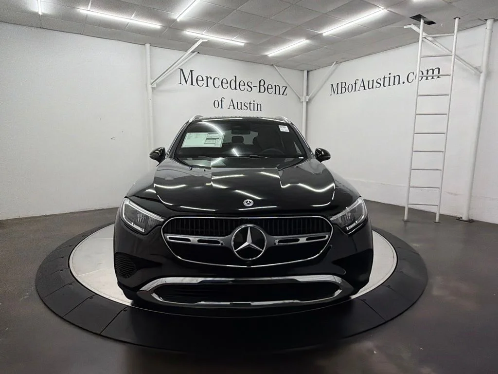 New 2027 Black Mercedes-Benz GLC 300 image 2