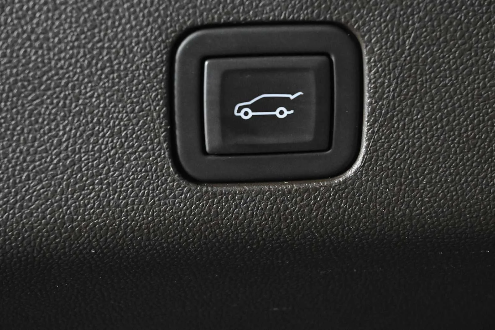Used 2023 Summit White GMC Denali image 10