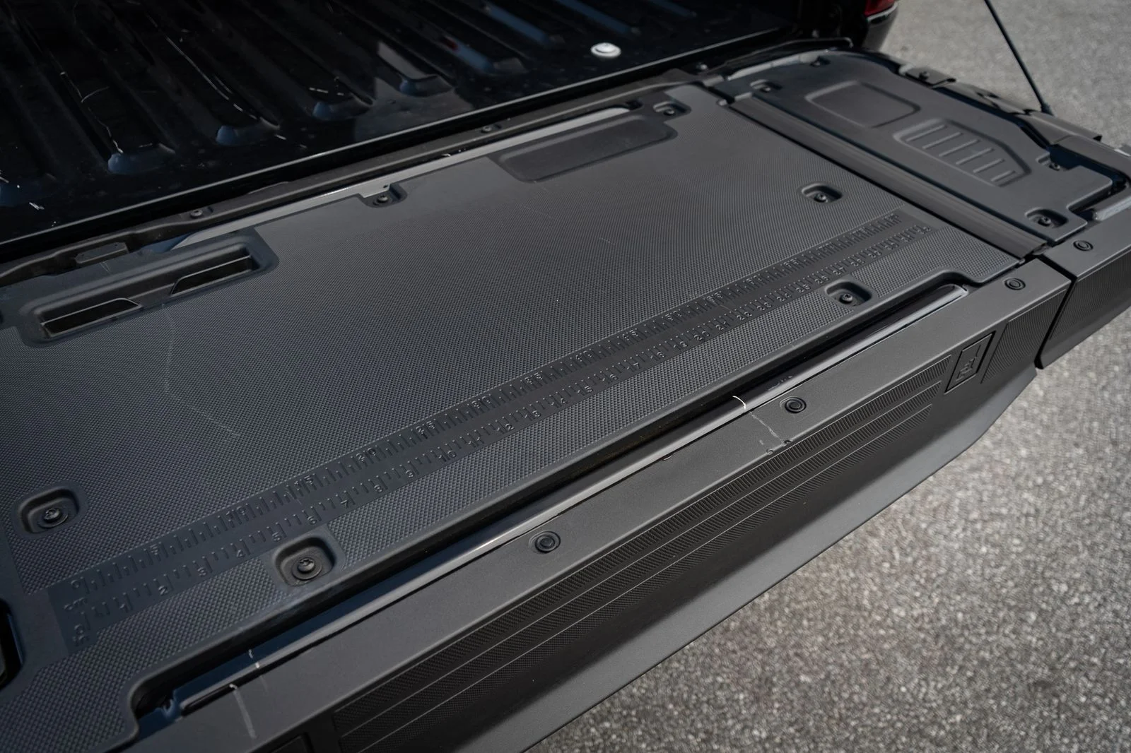 Used 2025 Black Ford Platinum image 21