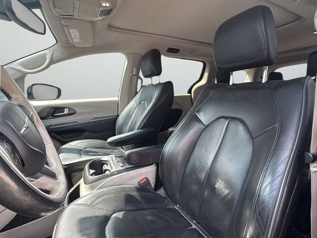 Used 2020 Black Chrysler Limited image 9