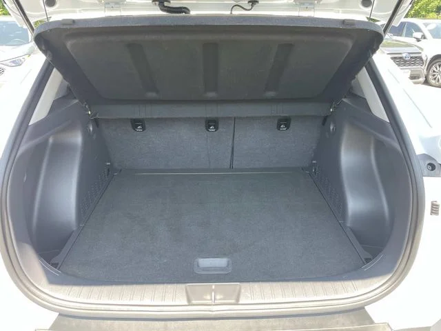 Used 2025 White Hyundai SEL image 7