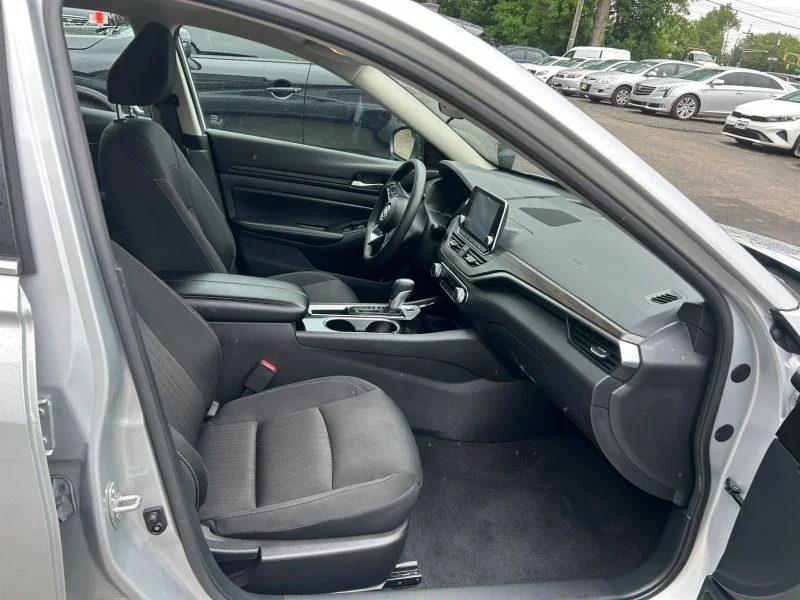 Used 2024 Silver Nissan 2.5 SV Sedan 4D image 19