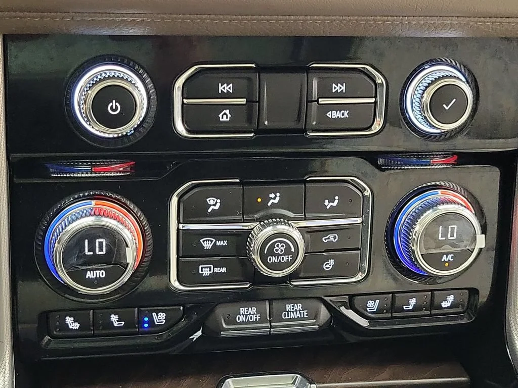 2024 GMC Yukon Denali - Photo 19