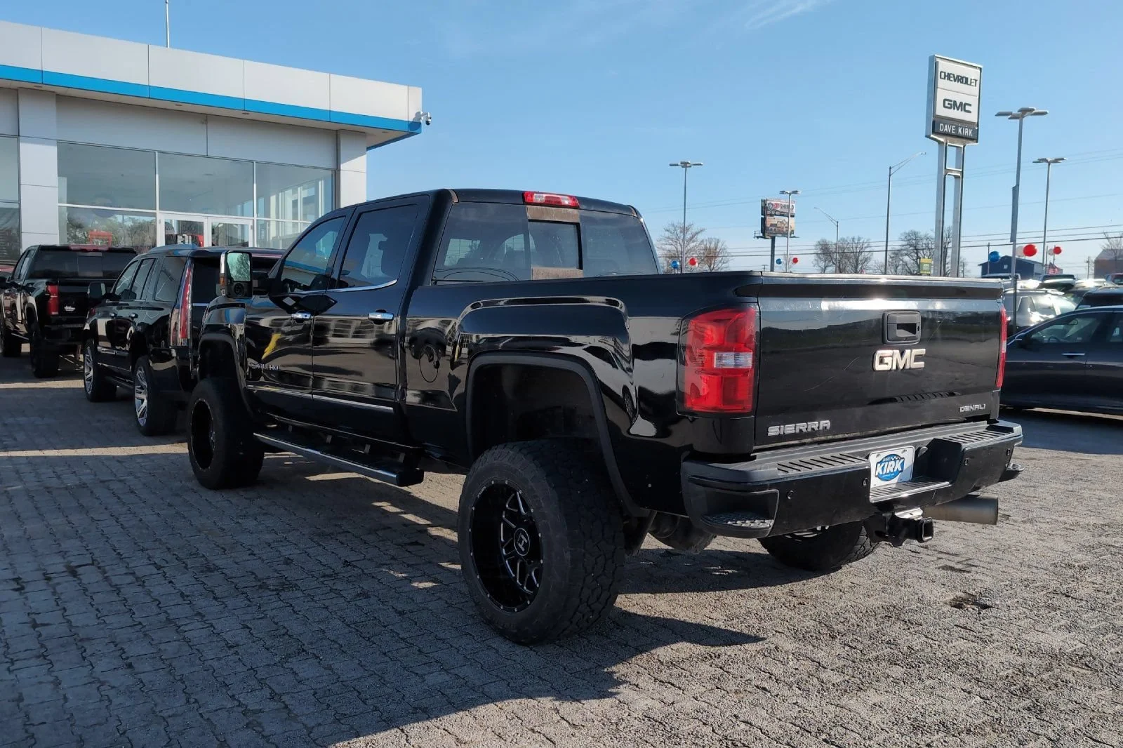 Used 2018 Onyx Black GMC Denali image 6