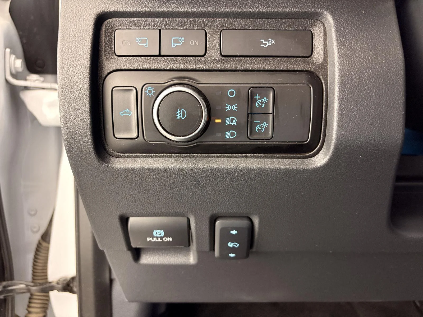 Used 2023 Oxford White Ford LARIAT image 32