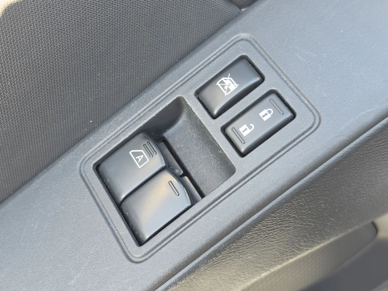 Used 2022 White Nissan S image 22