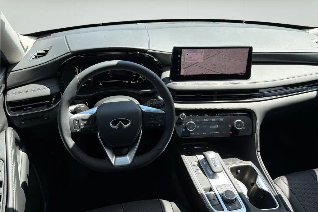 New 2027 MINERAL BLACK INFINITI Luxe FWD image 21