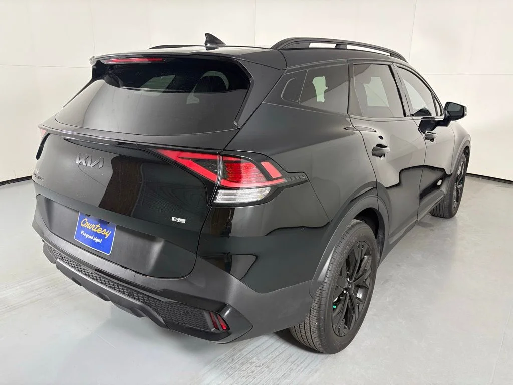 Used 2025 Black Kia X-Line image 8