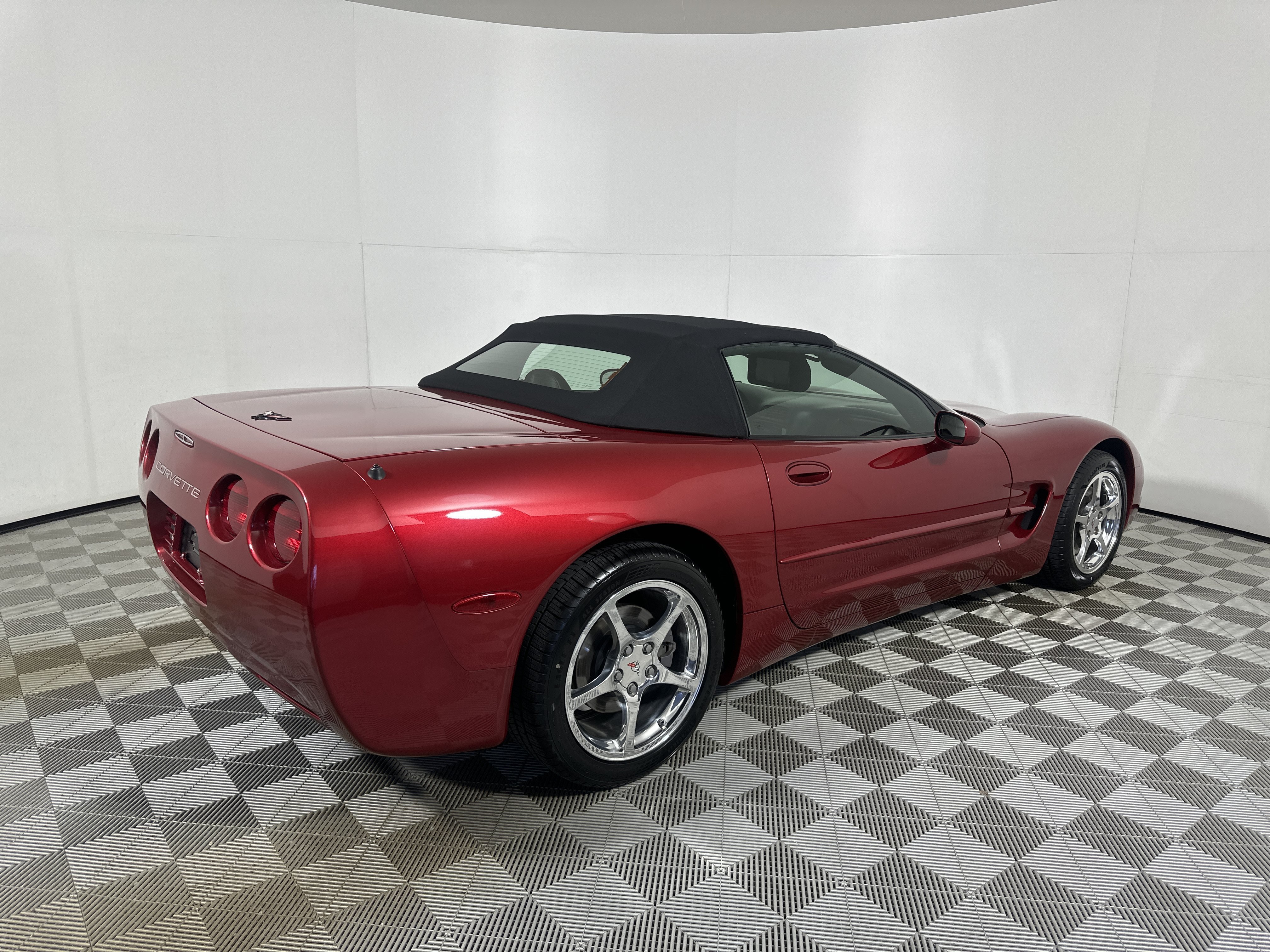Used 2002 Magnetic Red Metallic II Chevrolet  image 7