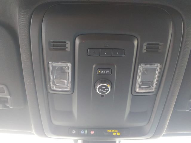Used 2021 Black Chevrolet Z71 image 26