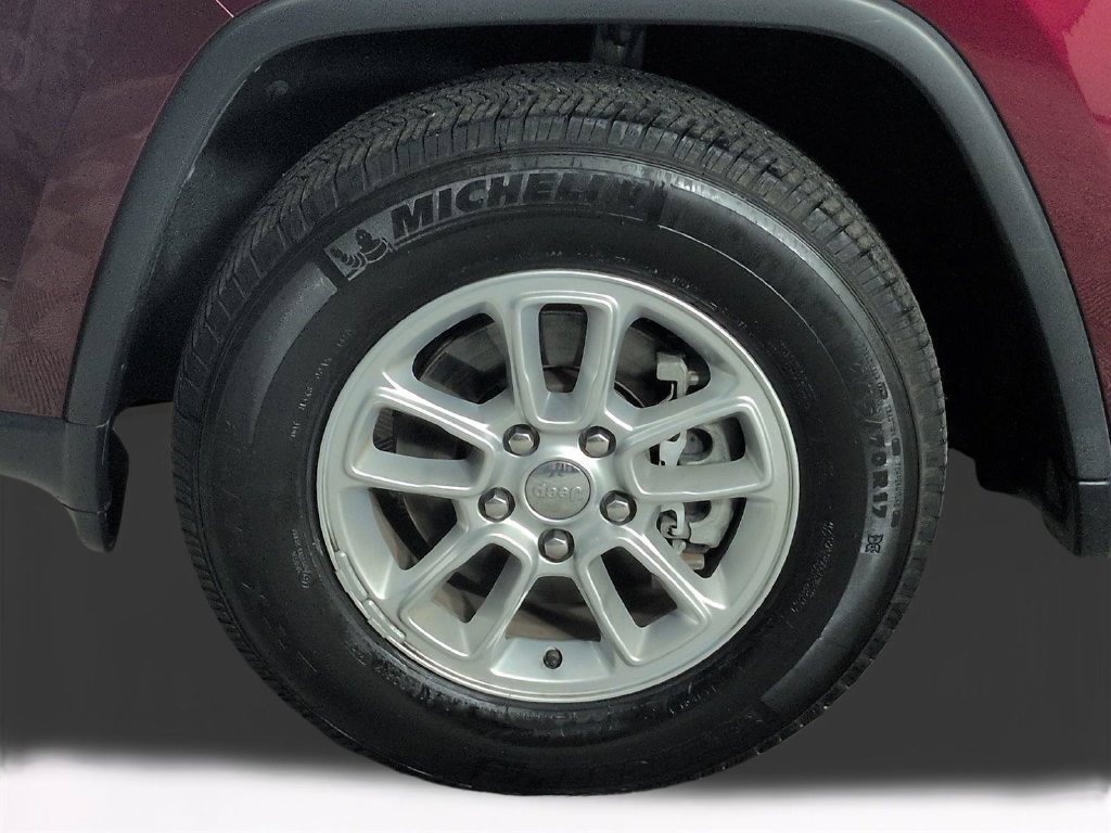 Used 2018 Red Jeep Laredo E image 13