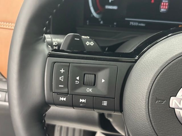 Used 2025 Black Nissan Platinum image 22