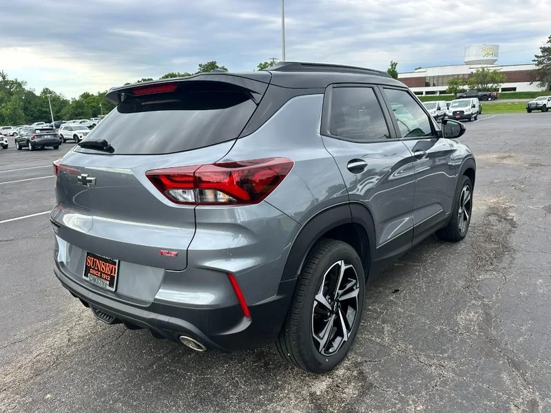 Used 2022  Chevrolet RS image 3