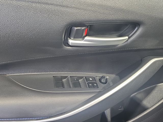 Used 2020  Toyota SE image 26