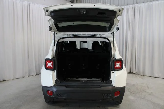 Used 2021 White Jeep Latitude image 30