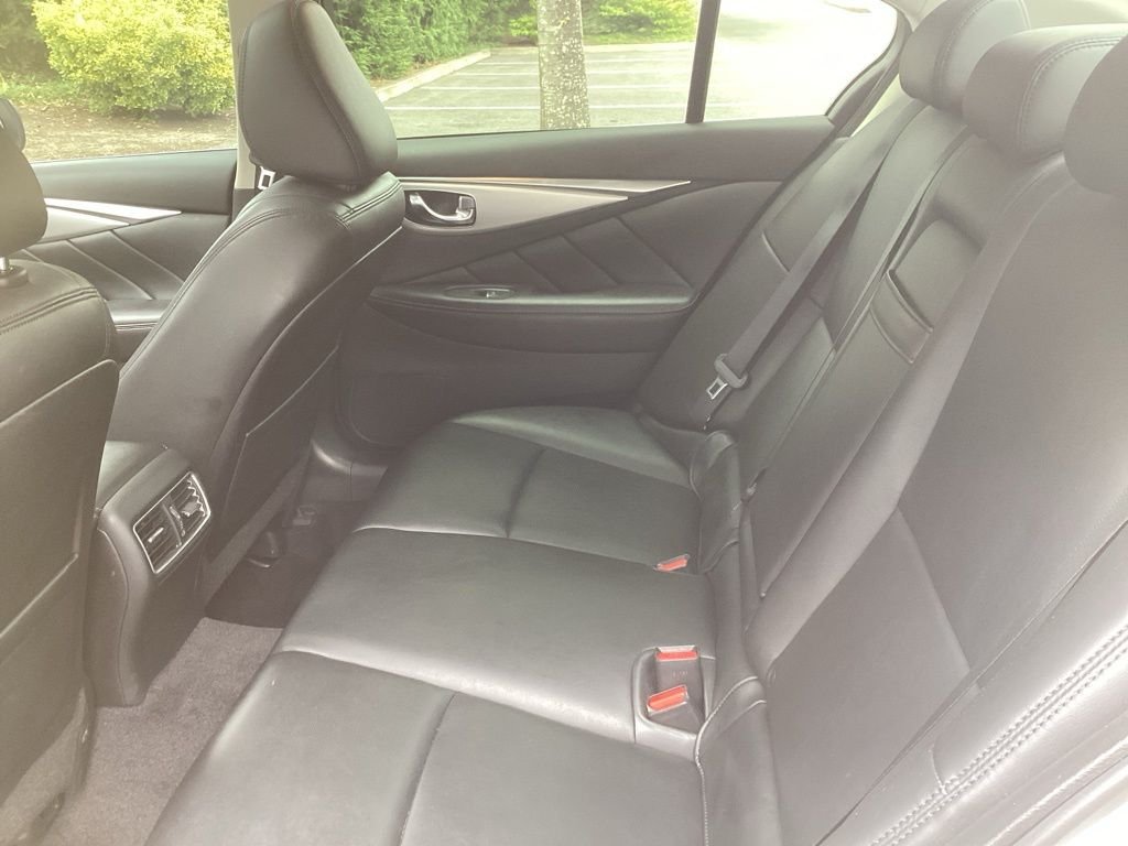 Used 2021 White INFINITI 3.0t LUXE image 5