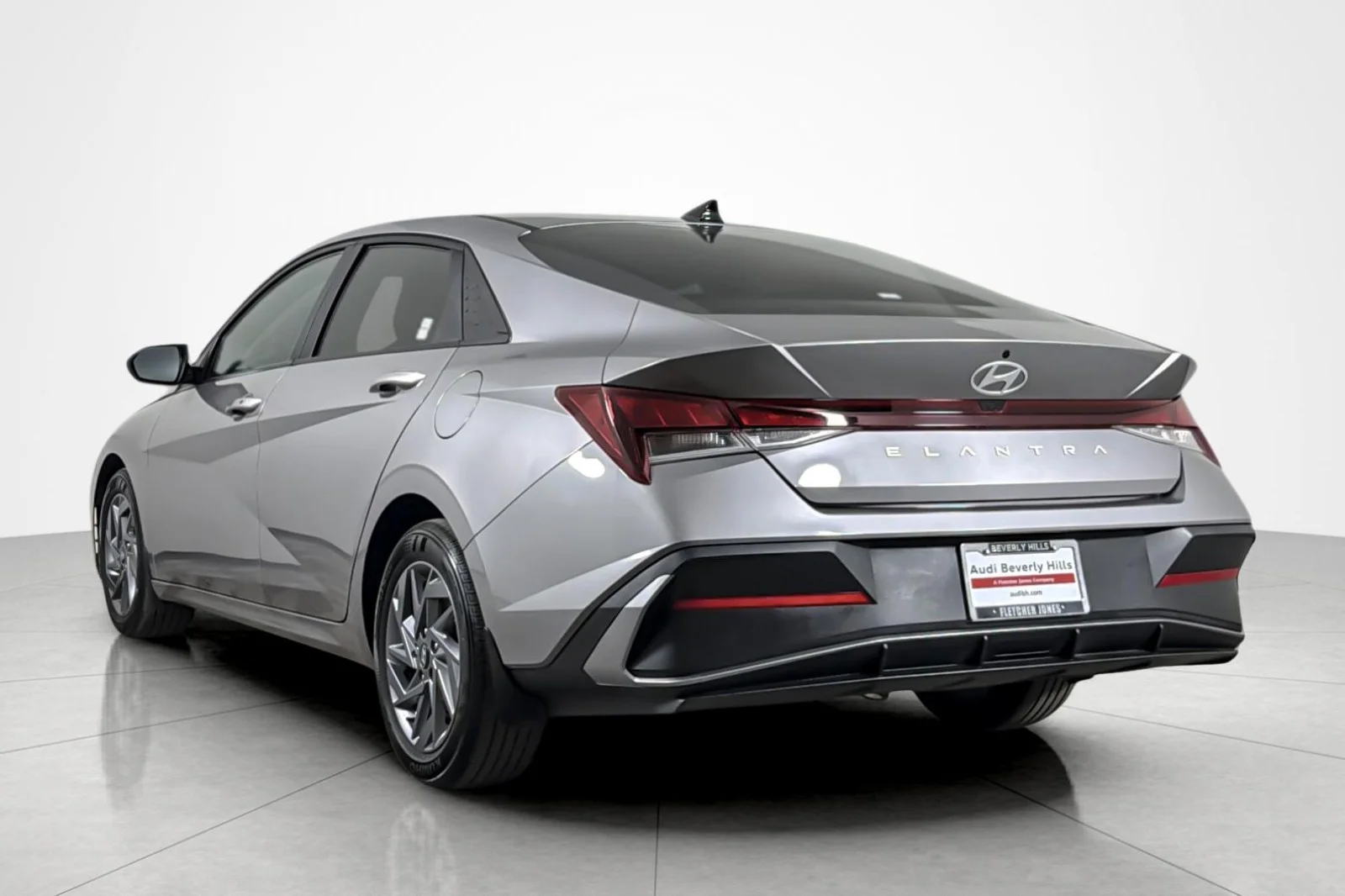 Used 2024 GRAY Hyundai SEL IVT image 3