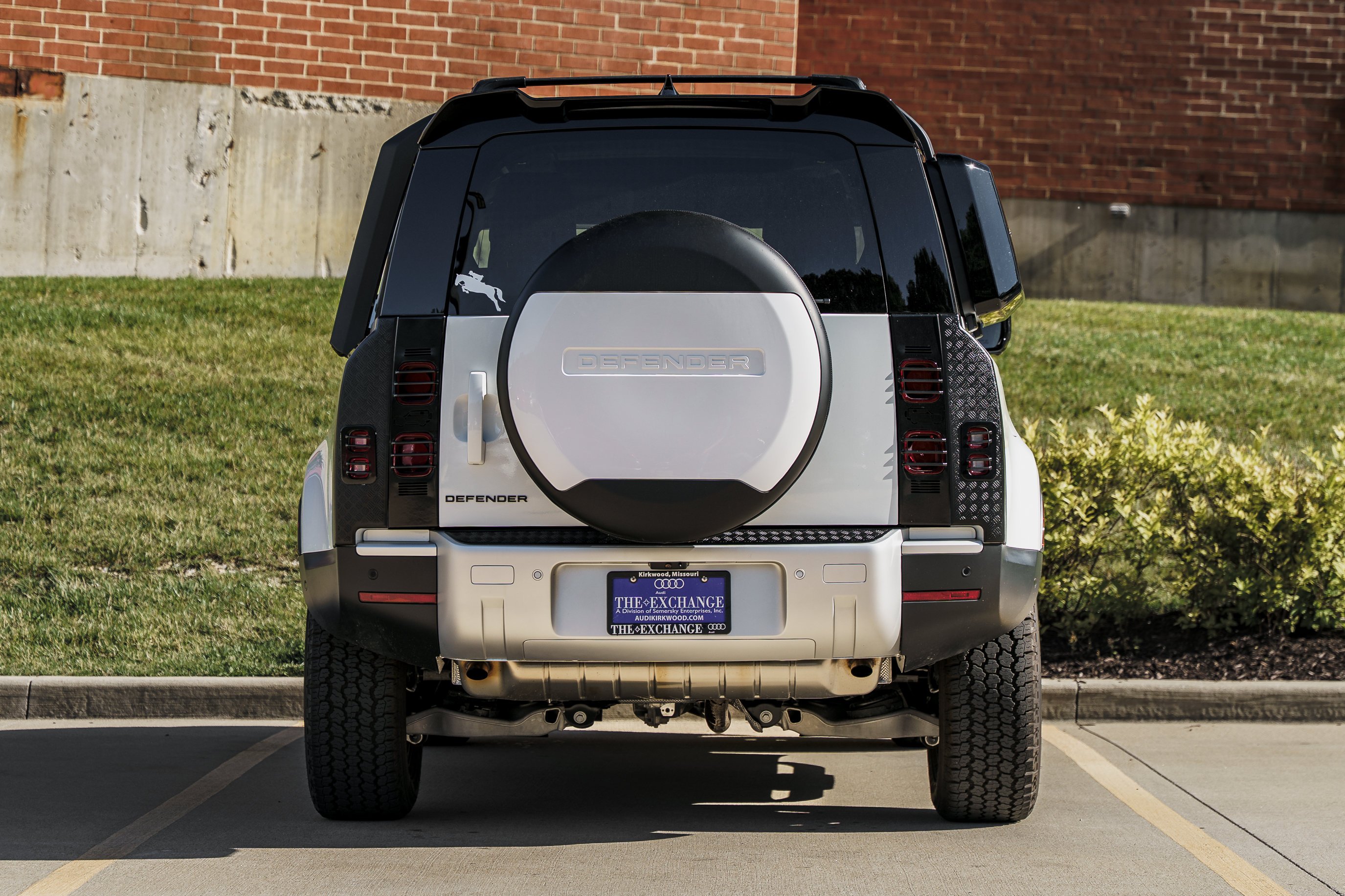 Used 2025 Fuji White Land Rover S image 26