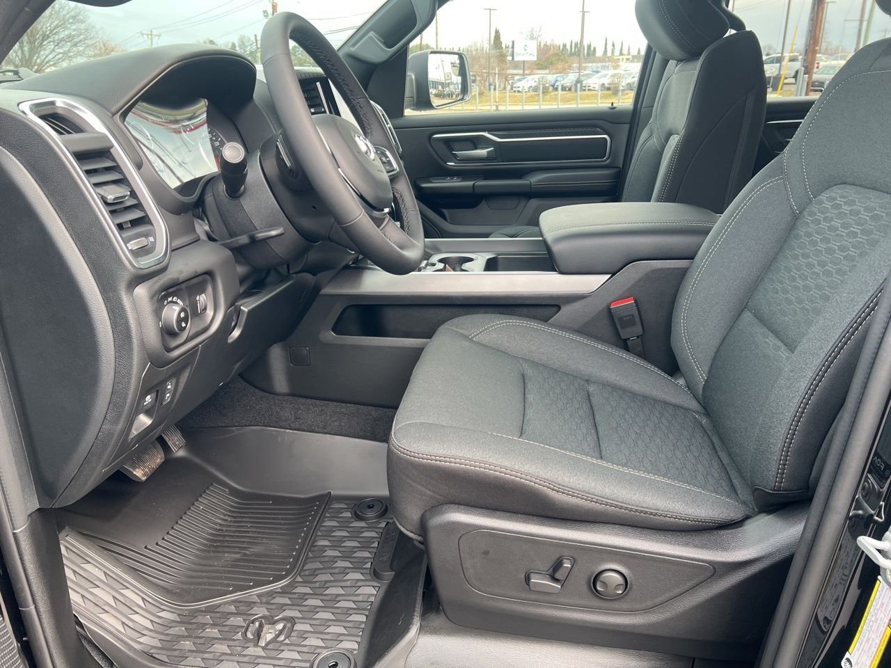 New 2026 Diamond Black Crystal Pearl-Coat Exterior Paint RAM Big Horn/Lone Star image 14