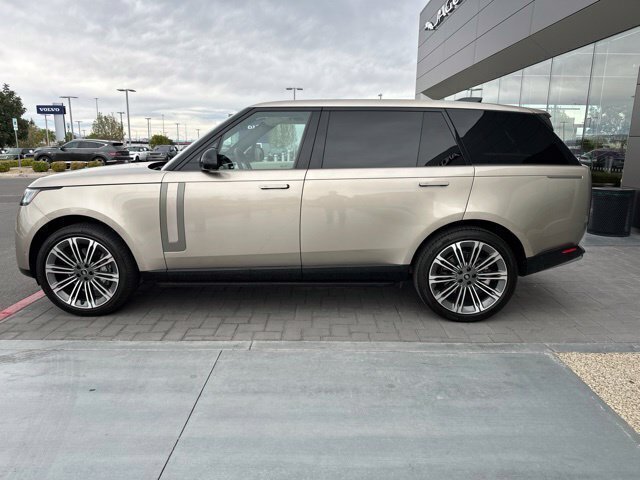 Used 2025 Gold Land Rover SE image 7