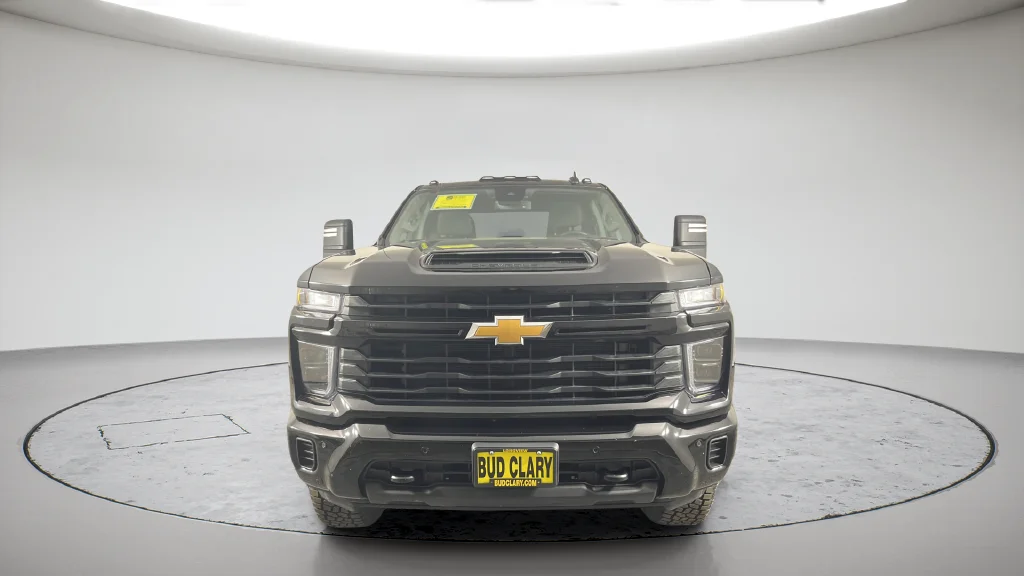 Used 2025 Black Chevrolet Custom image 3