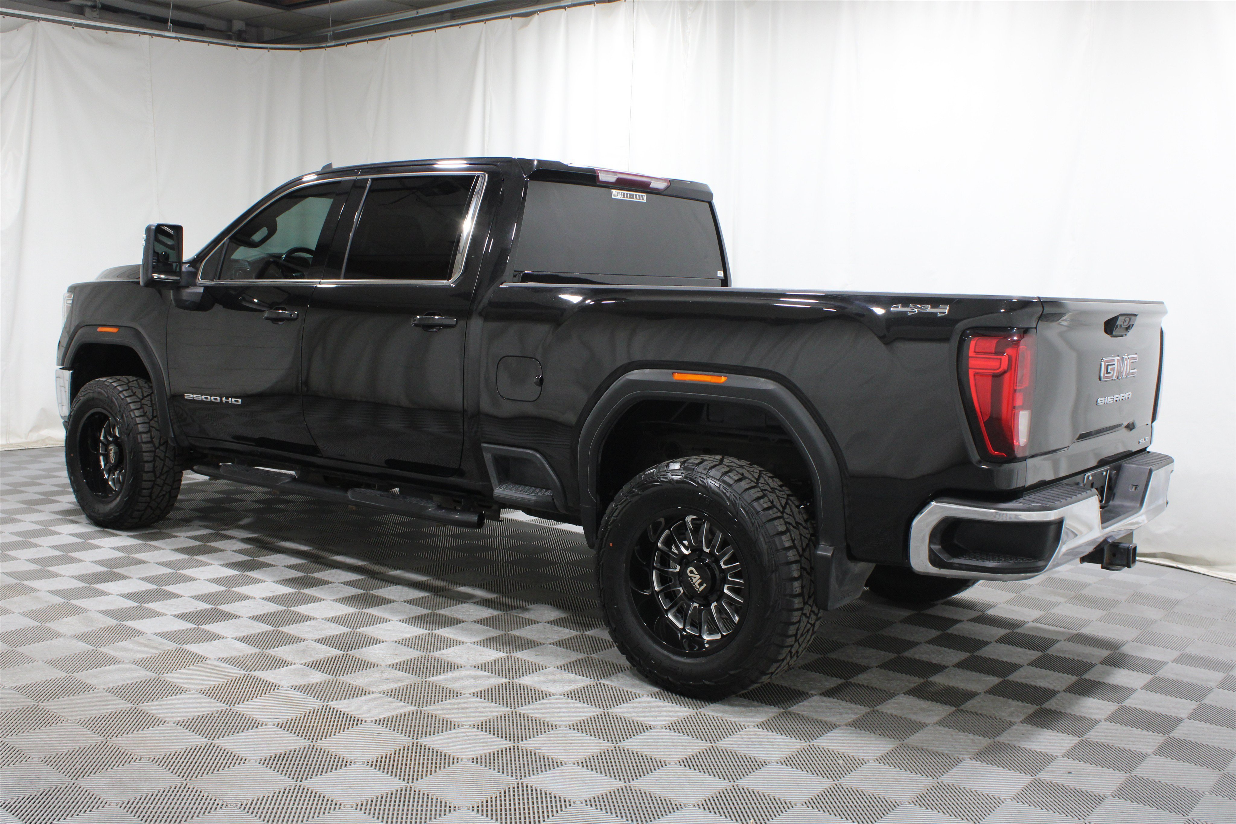 Used 2022 Black GMC SLE Crew Cab 4x4 - Lifted image 32