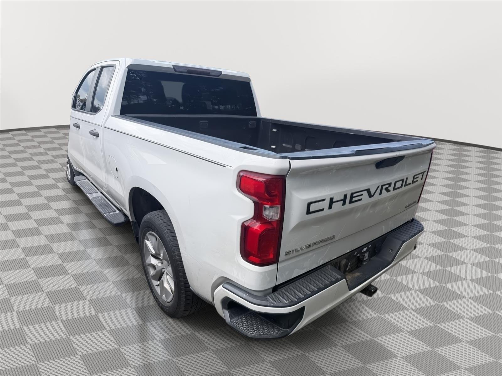 Used 2019 Silver Ice Metallic Chevrolet Custom image 1