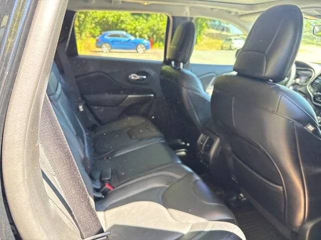 Used 2019 Diamond Black Crystal Pearlcoat Jeep Limited image 10