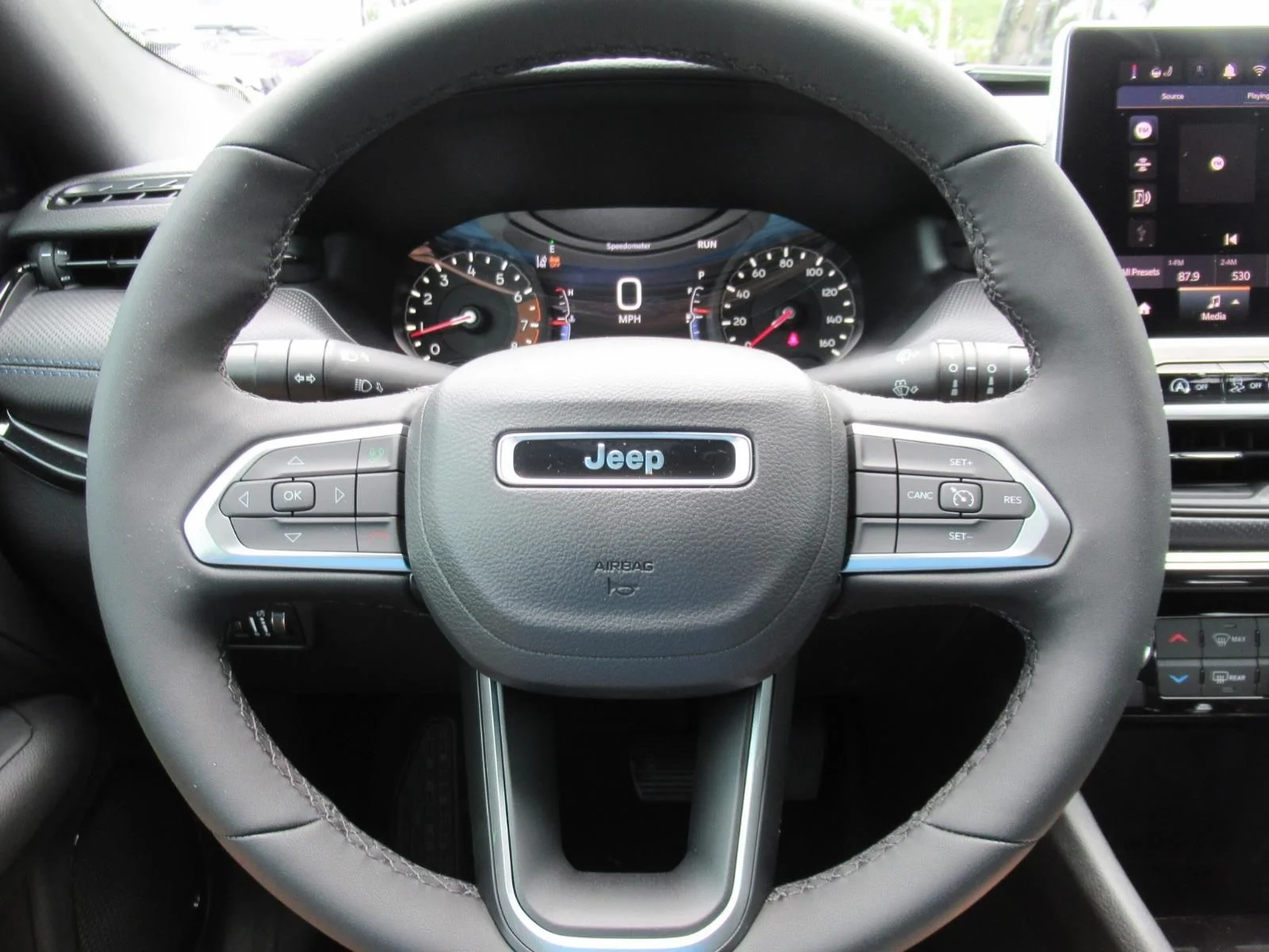 New 2026 Red Hot Pearl-Coat Exterior Paint Jeep Latitude Altitude image 23
