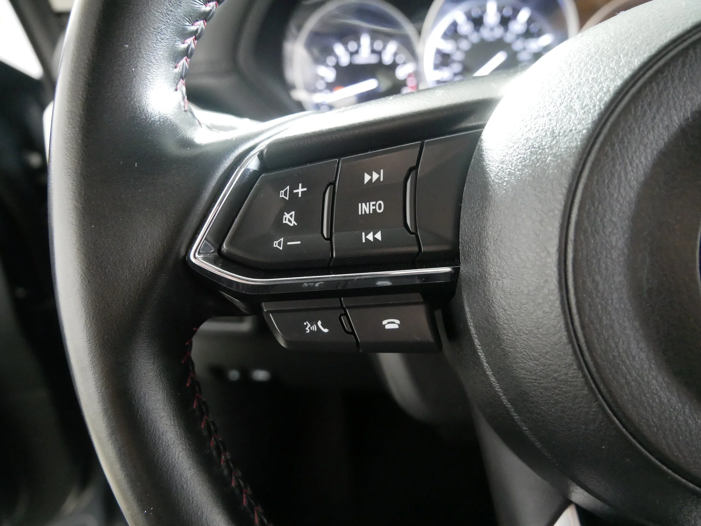 Used 2025 Polymetal Gray Metallic Mazda 2.5 S Carbon Edition image 27