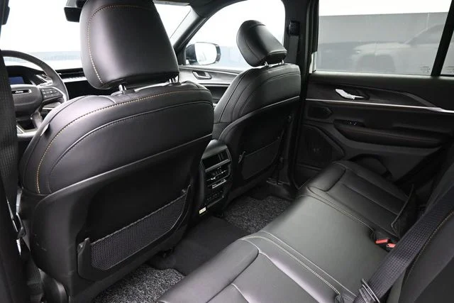 New 2026 Bright White Clear-Coat Exterior Paint Jeep  image 10